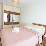 Apartment B&v 203 Coresi - Stylish Near Mall