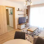B&v 203 Coresi - Stylish Near Mall Apartment *