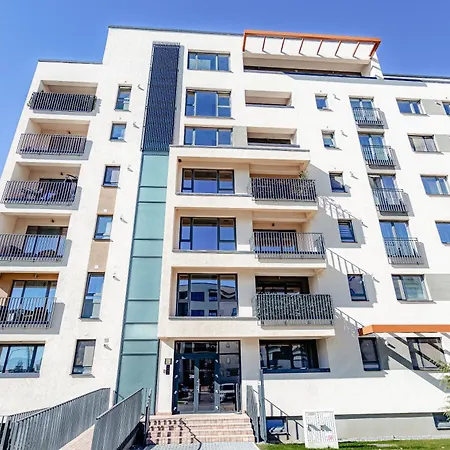 B&v 203 Coresi - Modern Flat With Parking *