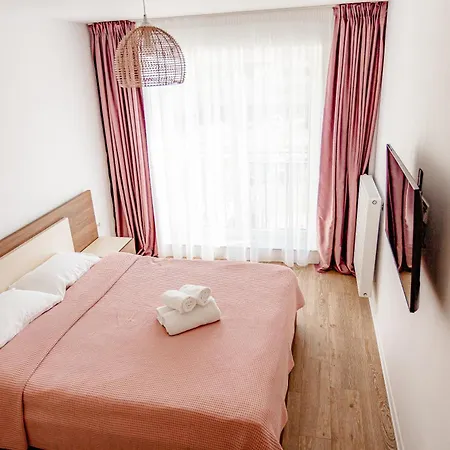 B&v 203 Coresi - Modern Flat With Parking