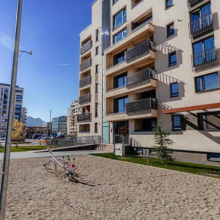B&v 203 Coresi - Modern Flat With Parking Apartament *