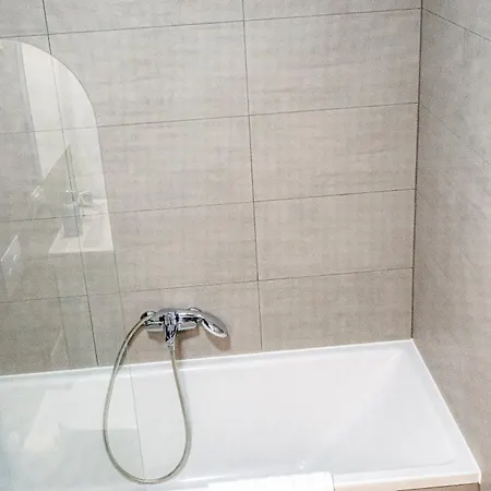 B&v 203 Coresi - Modern Flat With Parking *