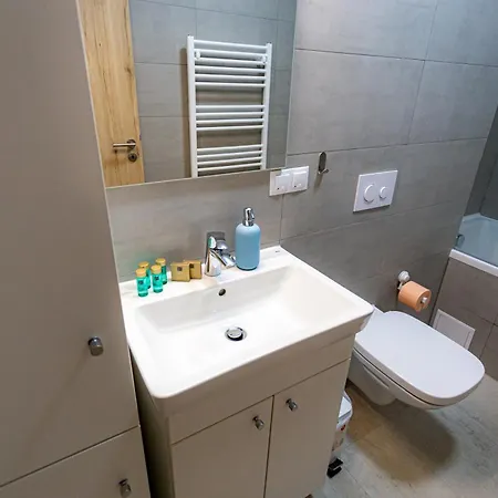 Apartamento B&v 203 Coresi - Modern Flat With Parking *