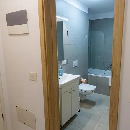 B&v 203 Coresi - Elegant Mountain Retreat