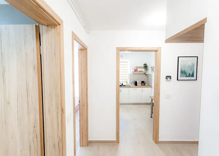 B&v 203 Coresi - Elegant Mountain Retreat Apartment