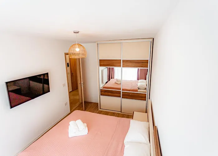 Apartment B&v 203 Coresi - Elegant Mountain Retreat *