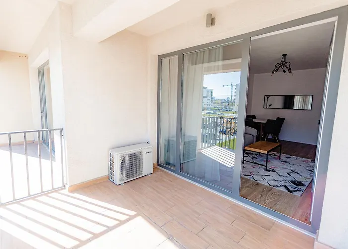 B&v 203 Coresi - Elegant Mountain Retreat Apartment *